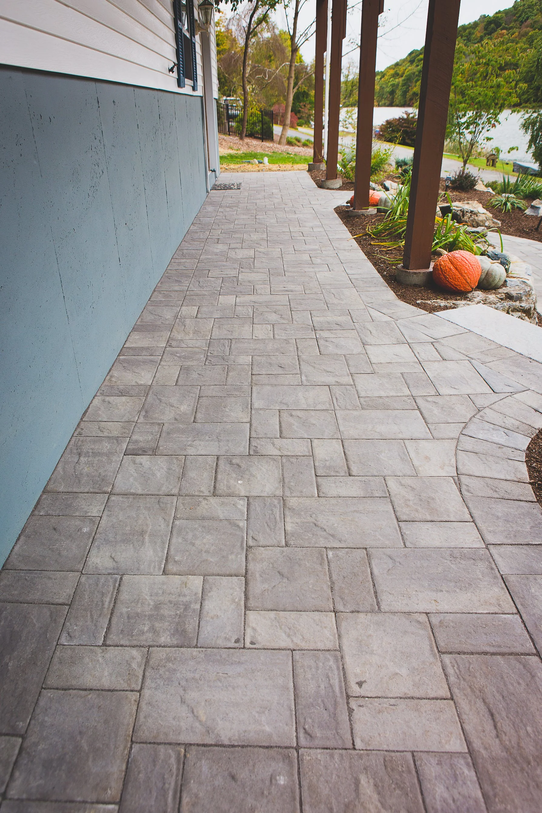 Patios-Walkways-RENOVATION-CONCRETE PAVER-Front Yard-Bracket 2-1-5RPWCPFYB2.JPG