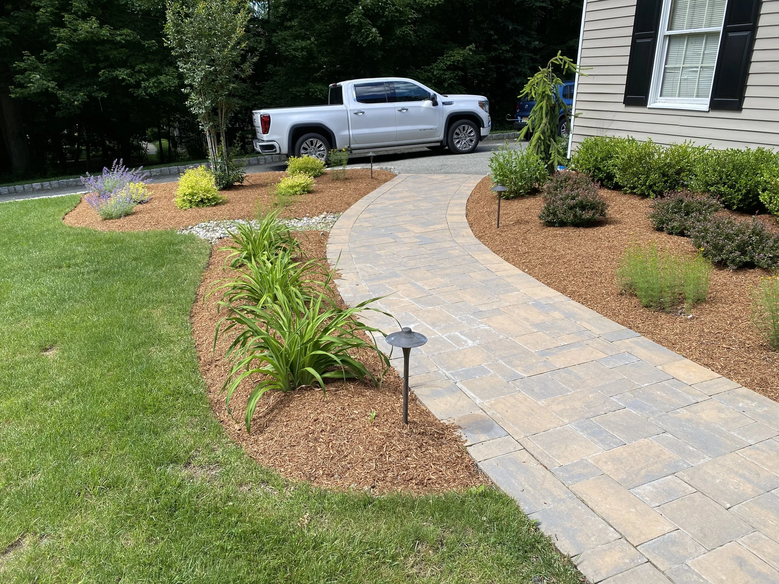 Patios-Walkways-RENOVATION-CONCRETE PAVER-Front Yard-Bracket 3-5-8RPWCPFYB3.jpg