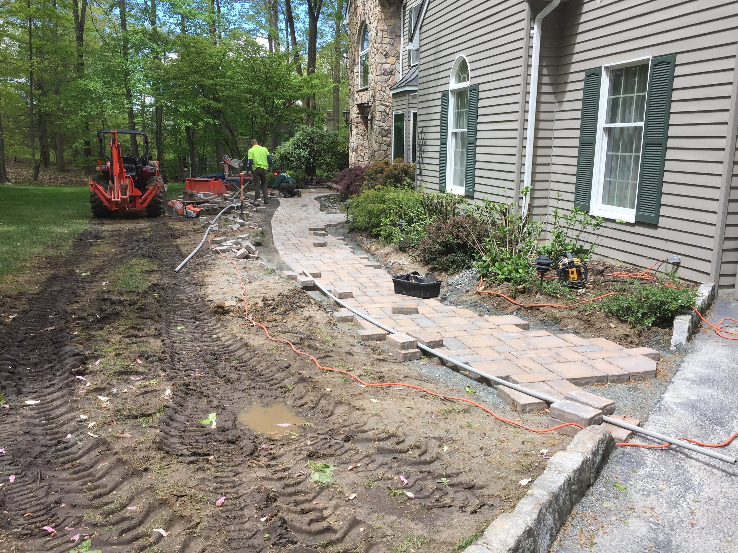 Patios-Walkways-RENOVATION-CONCRETE PAVER-Front Yard-Bracket 3-6-5RPWCPFYB3.jpg