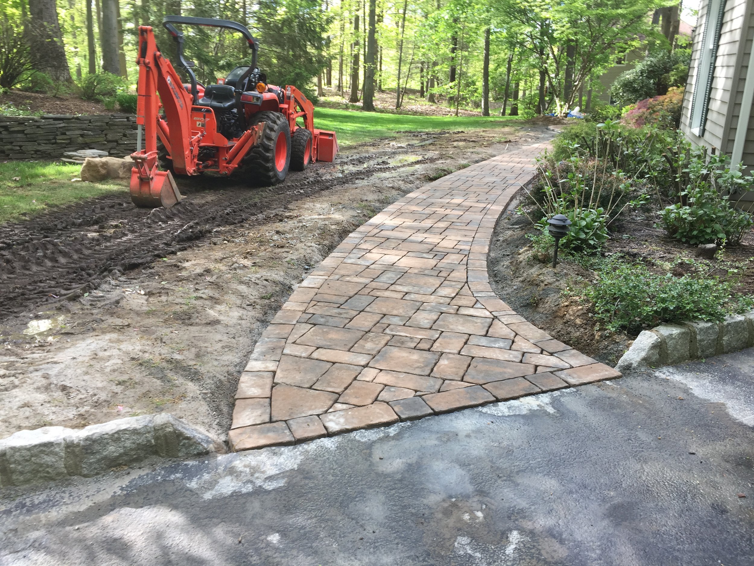 Patios-Walkways-RENOVATION-CONCRETE PAVER-Front Yard-Bracket 3-6-6RPWCPFYB3.jpg