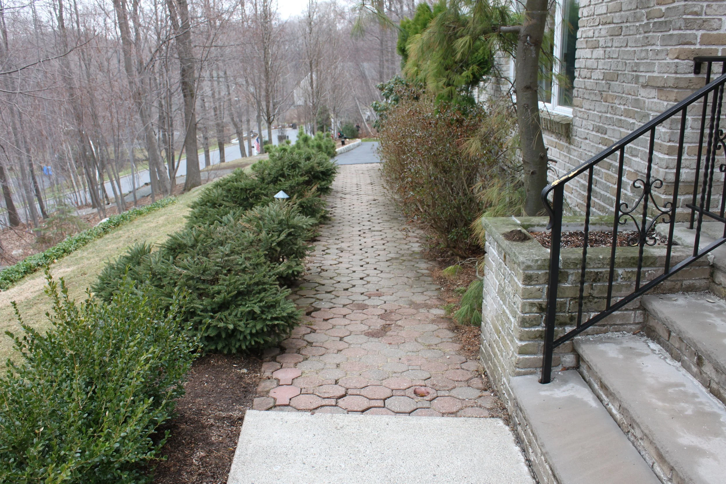 Patios-Walkways-RENOVATION-CONCRETE PAVER-Front Yard-Bracket 3-7-2RPWCPFYB3.JPG