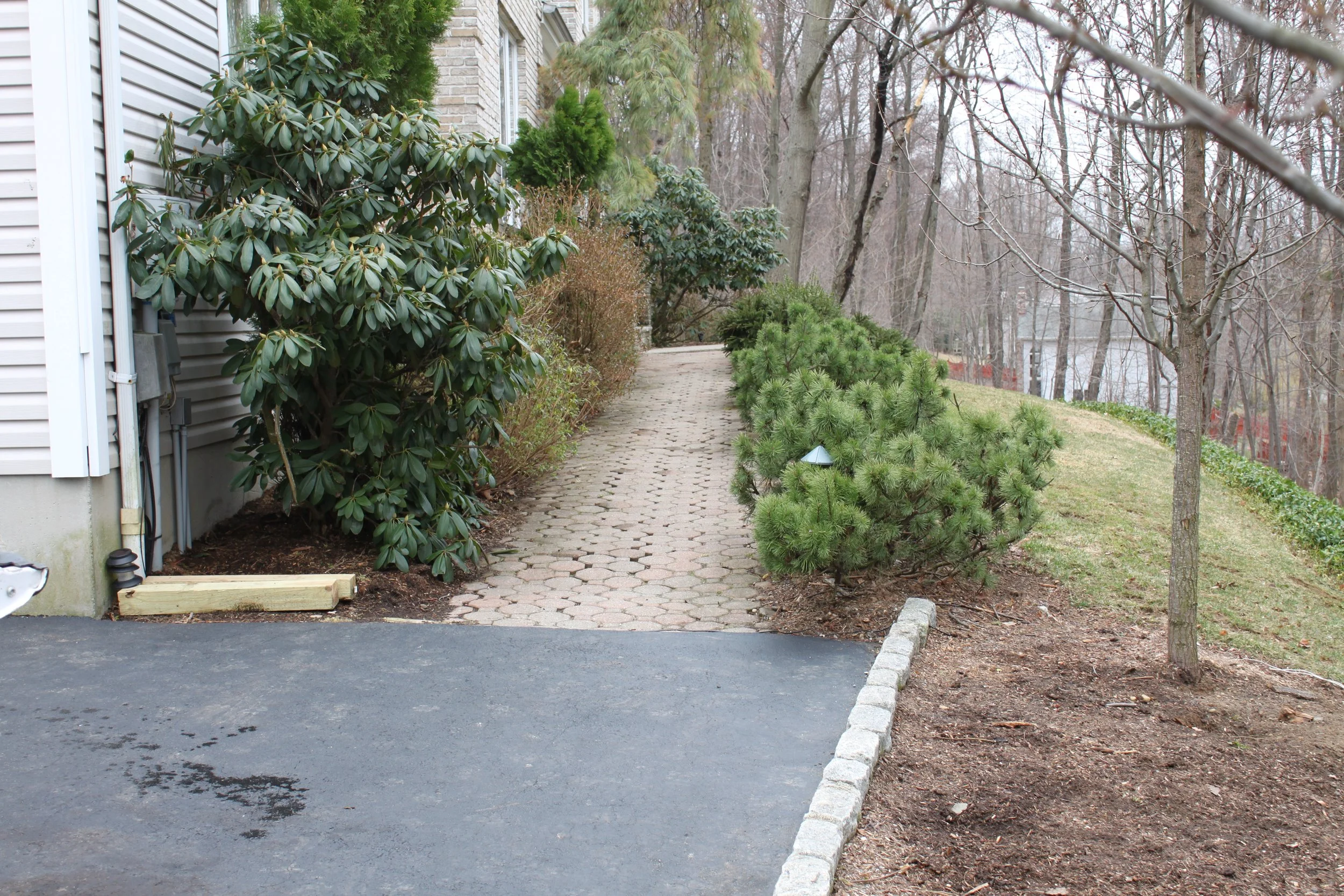 Patios-Walkways-RENOVATION-CONCRETE PAVER-Front Yard-Bracket 3-7-1RPWCPFYB3.JPG