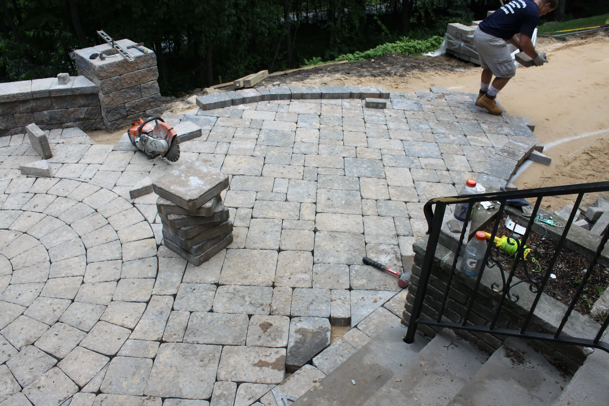 Patios-Walkways-RENOVATION-CONCRETE PAVER-Front Yard-Bracket 3-7-5RPWCPFYB3.JPG