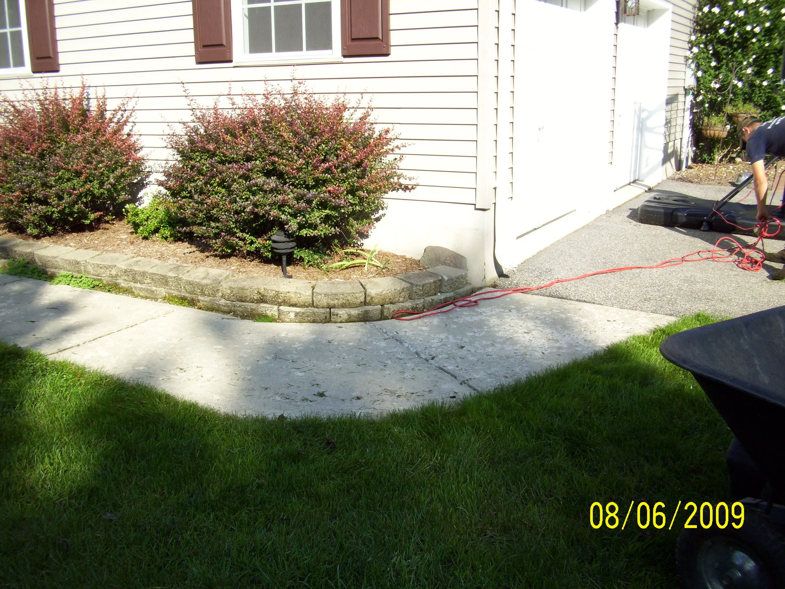 Patios-Walkways-RENOVATION-CONCRETE PAVER-Front Yard-Bracket 3-10-2RPWCPFYB3.JPG