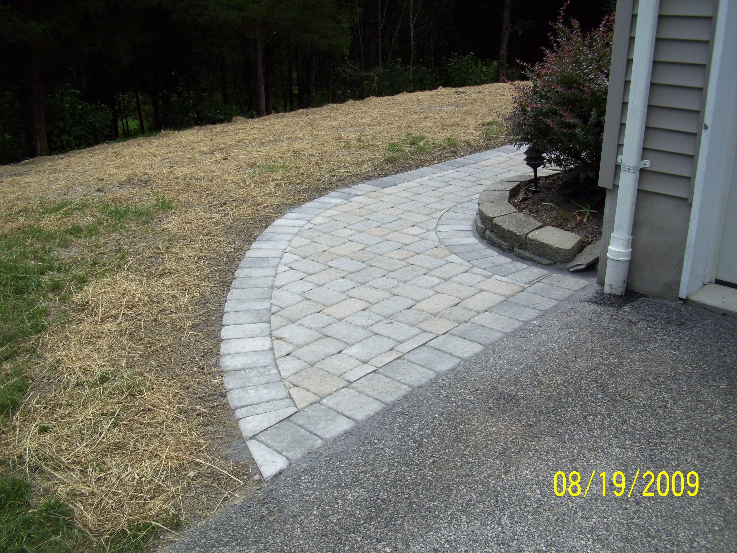 Patios-Walkways-RENOVATION-CONCRETE PAVER-Front Yard-Bracket 3-10-7RPWCPFYB3.JPG