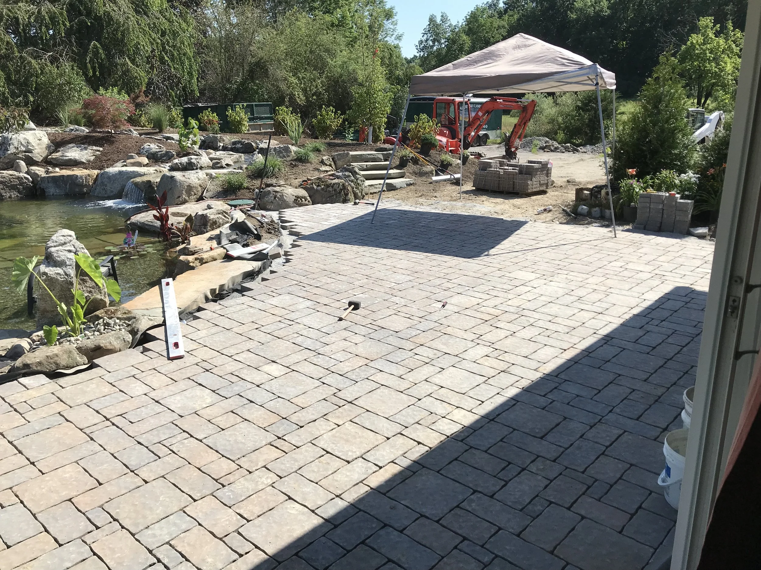 Patios-Walkways-RENOVATION-CONCRETE PAVER-Pool-Pond-Bracket 4-1-8RPWCPPPB4.jpg