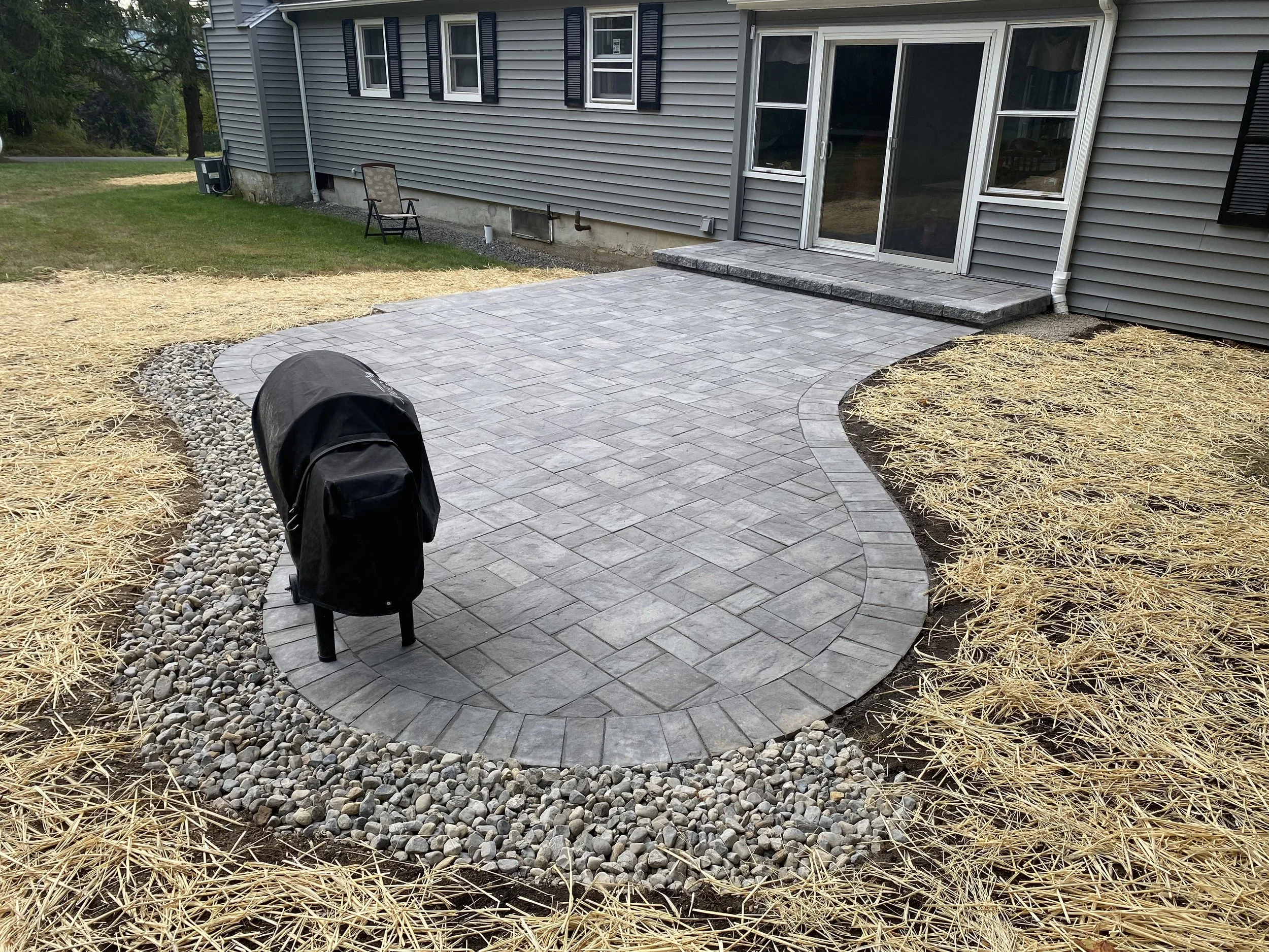 Patios-Walkways-RENOVATION-CONCRETE_PAVER-Backyard-Bracket_3-1-7RPWCPBYB3.jpg