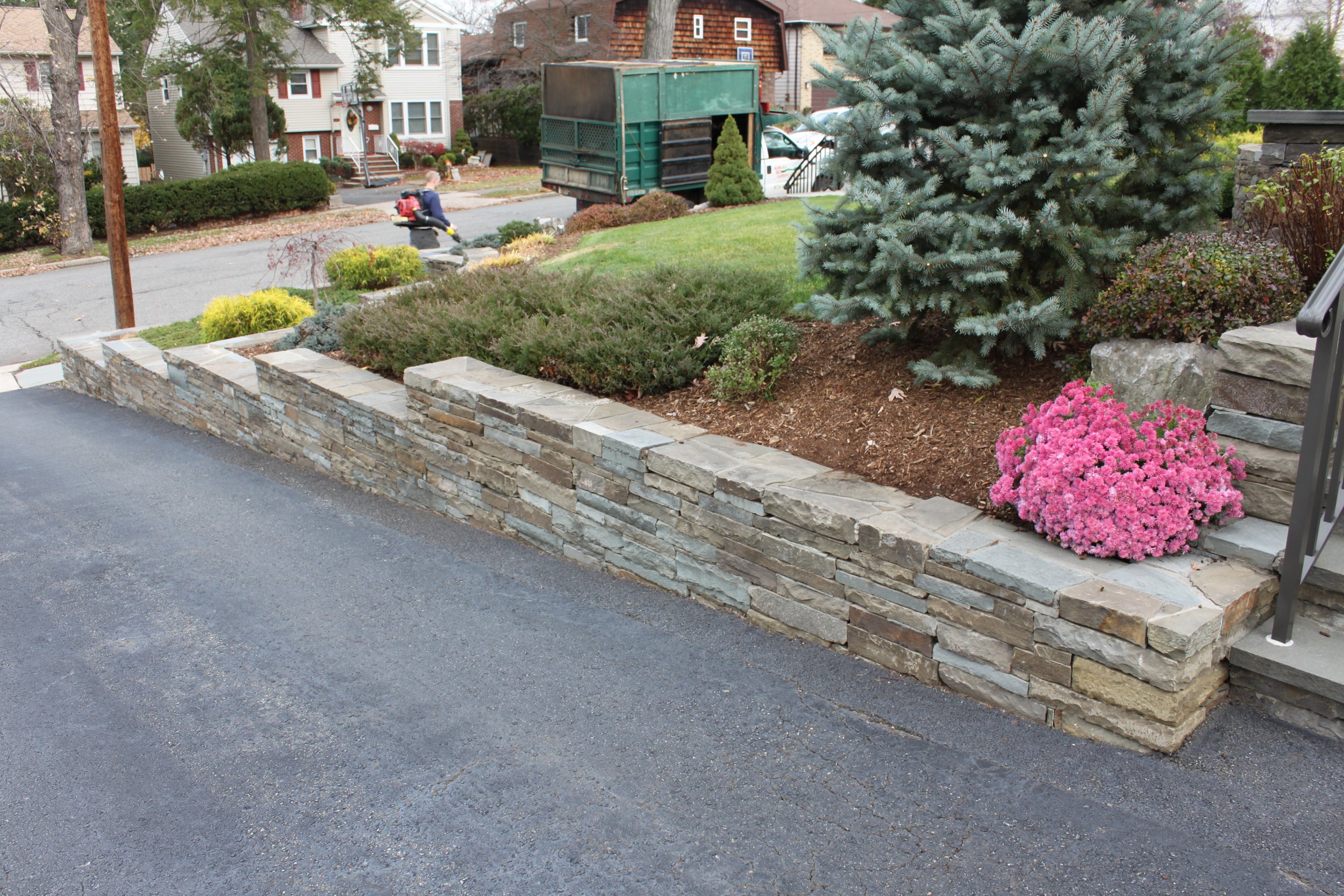 Natural Stone Walls - NEW - Bracket 4 - 1-6NWNSB4.JPG