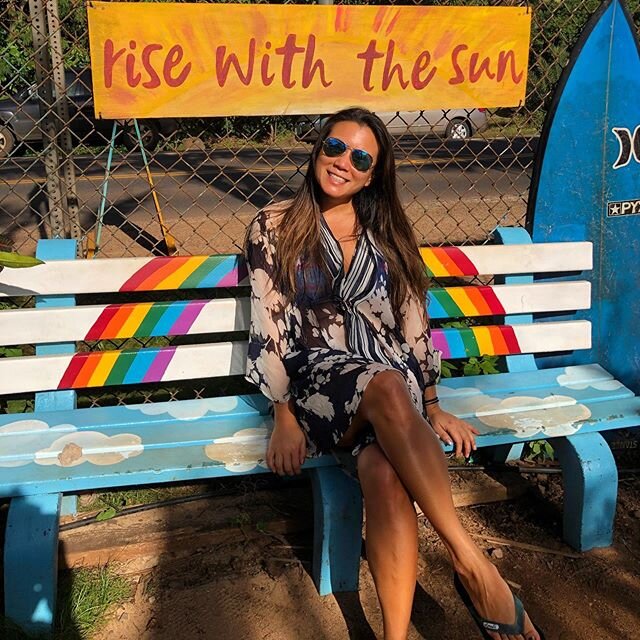 Warm water &amp; Hawaiian Sun🌞! One of the crazier things I&rsquo;ve done, booked a flight 2 hrs before it departs, but...always @chasingasun ! 48 hrs in my happy place 🌺🌊🏄🏻&zwj;♀️ . TRAVEL TIP: best time to book flights to hawaii is now through