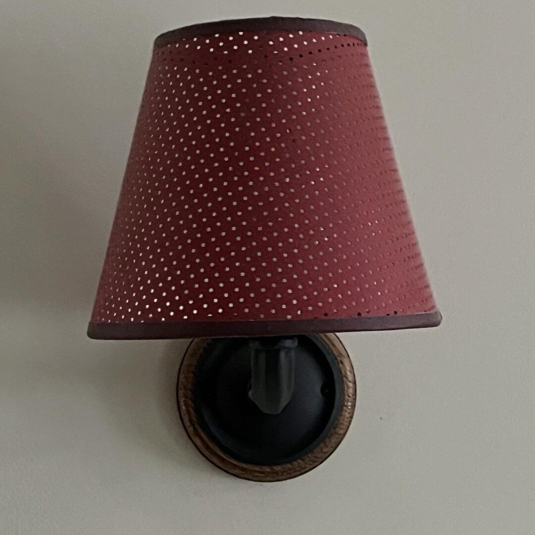 It is important to consider what a light will look like when on and off! Shown here is the @howelondon Perforated Sconce Lampshade on their Sconce Wall Light. The neat perforations allow light to cast beautiful shadows ✨ 
#londoninteriors #lightingde