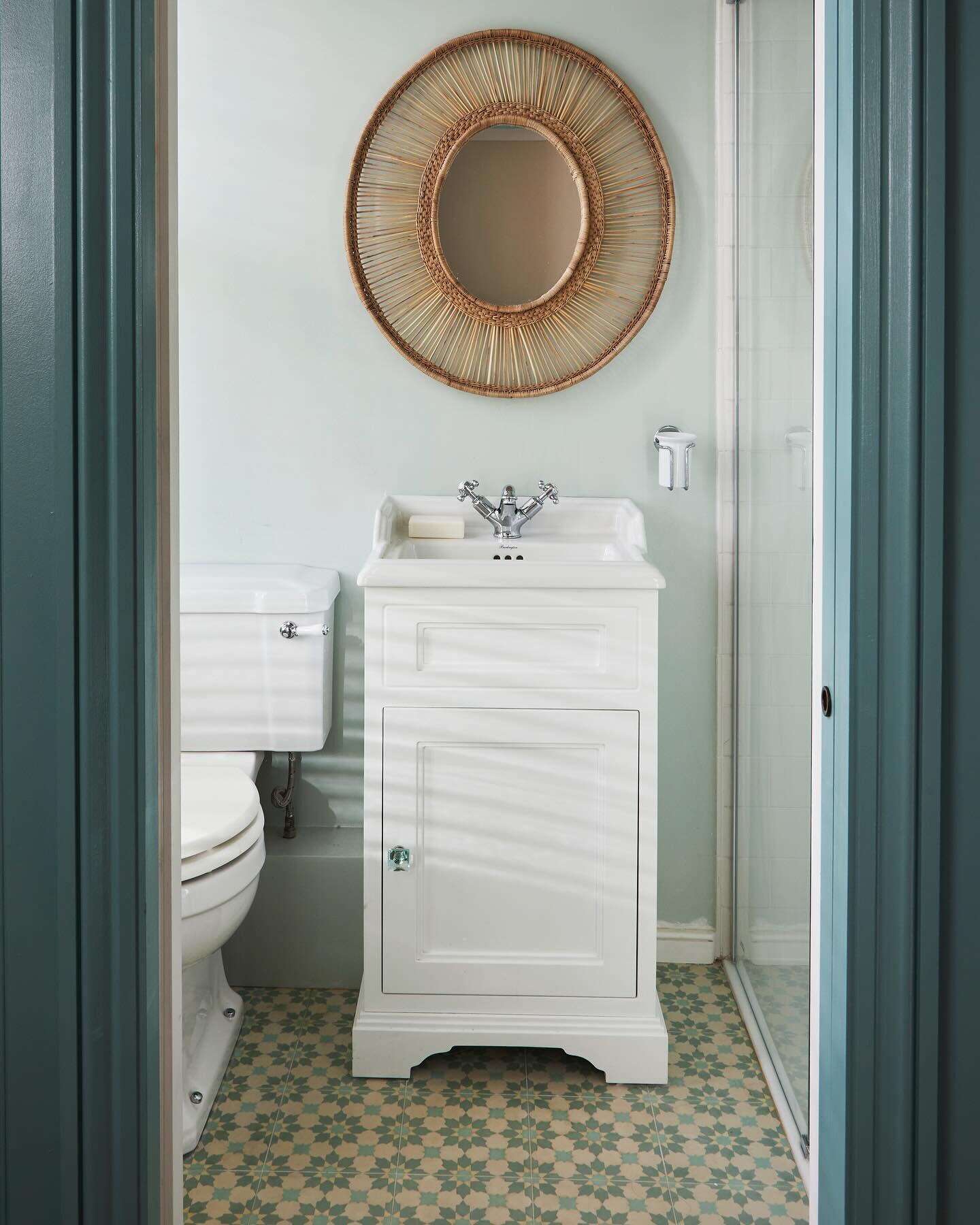 We loved designing this en-suite bathroom for a teenage girl recently. The pocket door gave extra space, making  sure she had max storage for all her lotions &amp; potions! 💅🛁 See Bathroom Highlights for more inspo #osbornehodge #bathroomdesign #lo