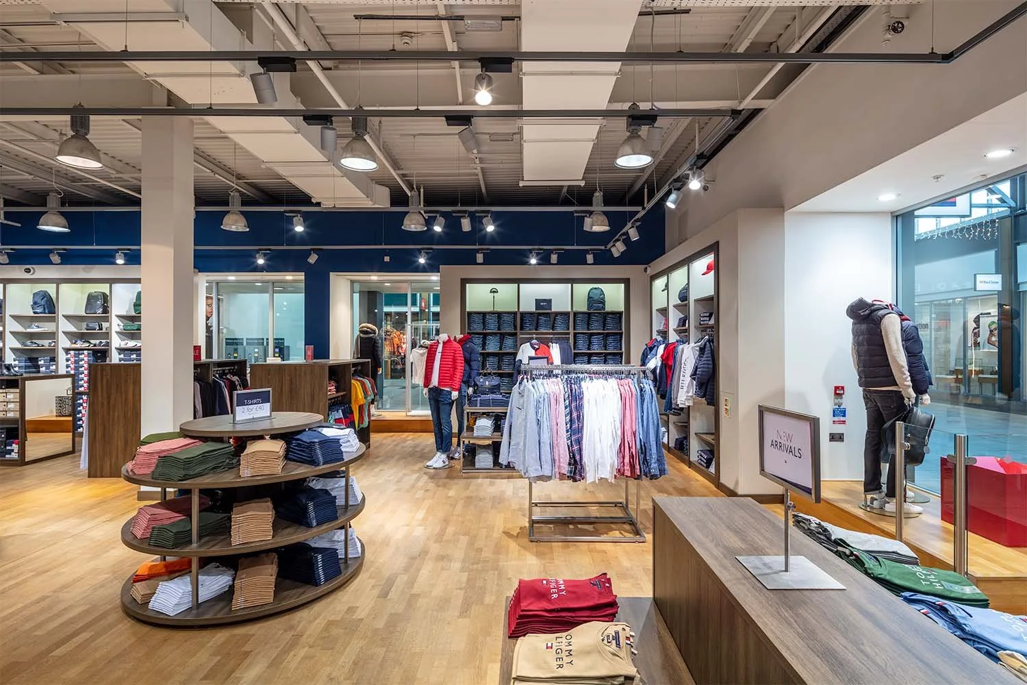 Retail interior Tommy Hilfiger Livingston designer Outlet