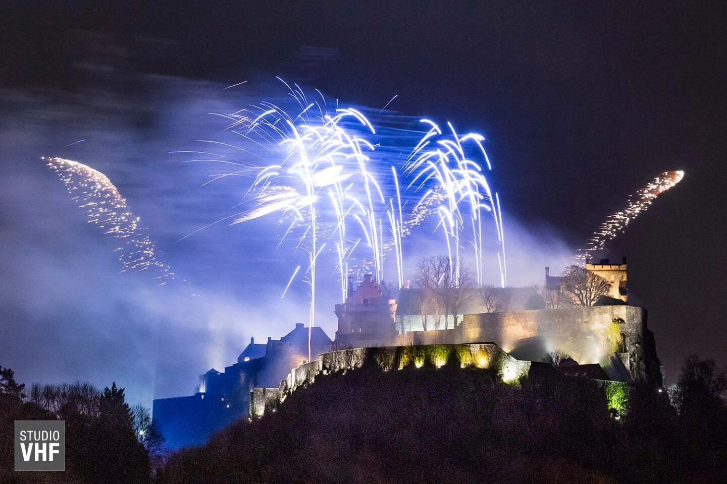 Happy New Year! #happynewyear #happy2024&nbsp;#2024&nbsp;#gelukkignieuwjaar #Heino #Raalte #Zwolle #Netherlands #vuurwerk #fireworks #Hogmanay #StirlingCastle #Stirling #creativestirling #photographerstirling #Scotland (This is a frame from a timelap