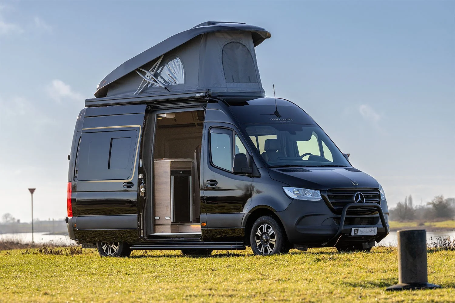 Voor @aartcamperinbouw mochten we hun nieuwe campermodel de IJssellander fotograferen! 

De IJssellander is een compacte, maar zeer luxe camper met een slimme en doordachte indeling, gebaseerd op de Mercedes Sprinter L2 H2. 

Al eerder hadden wij de 