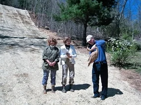 John finds garden statue along with Anita and Judy