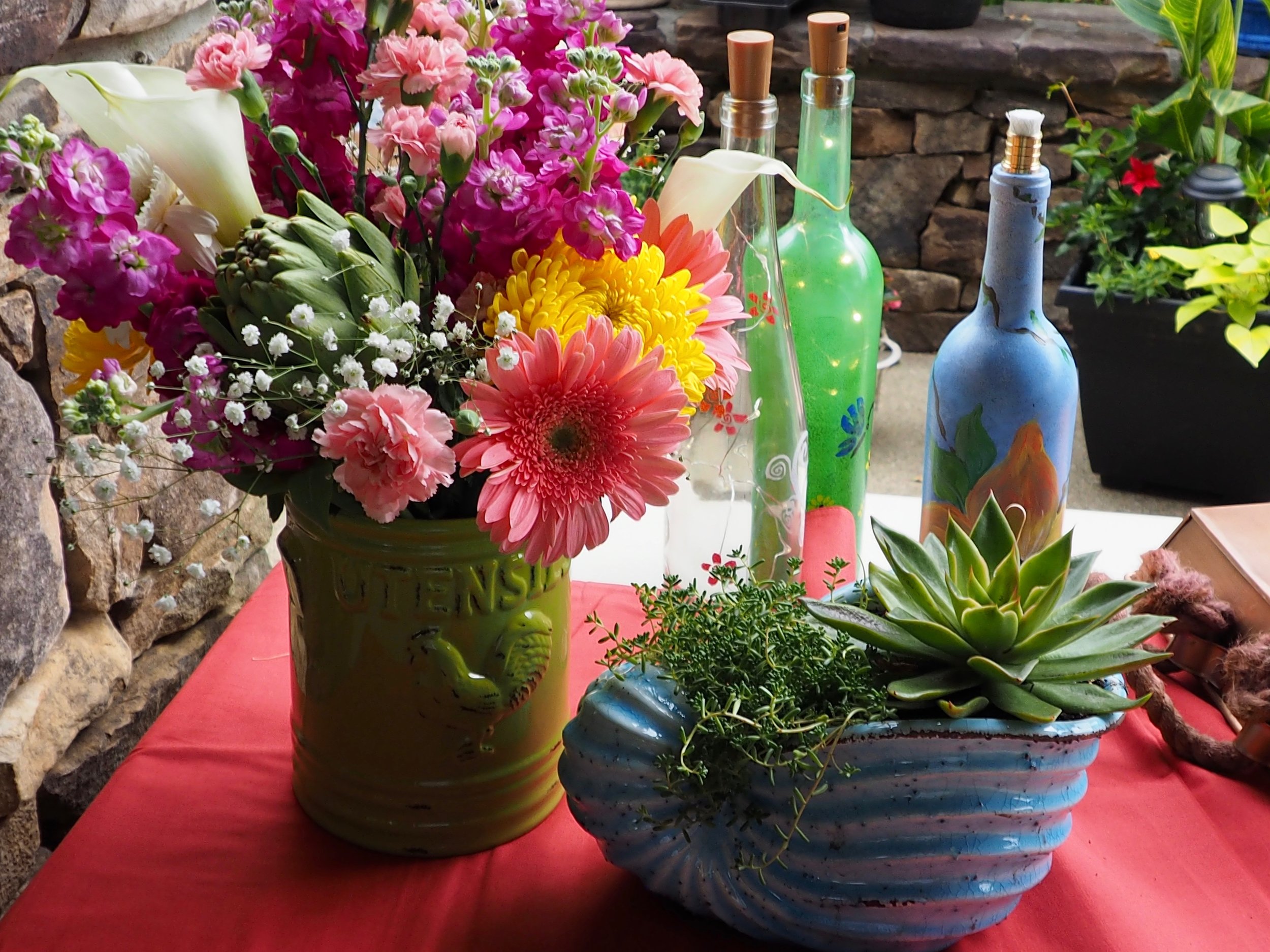 May’s meeting was all about beautiful container gardens and cut flower arrangements. 