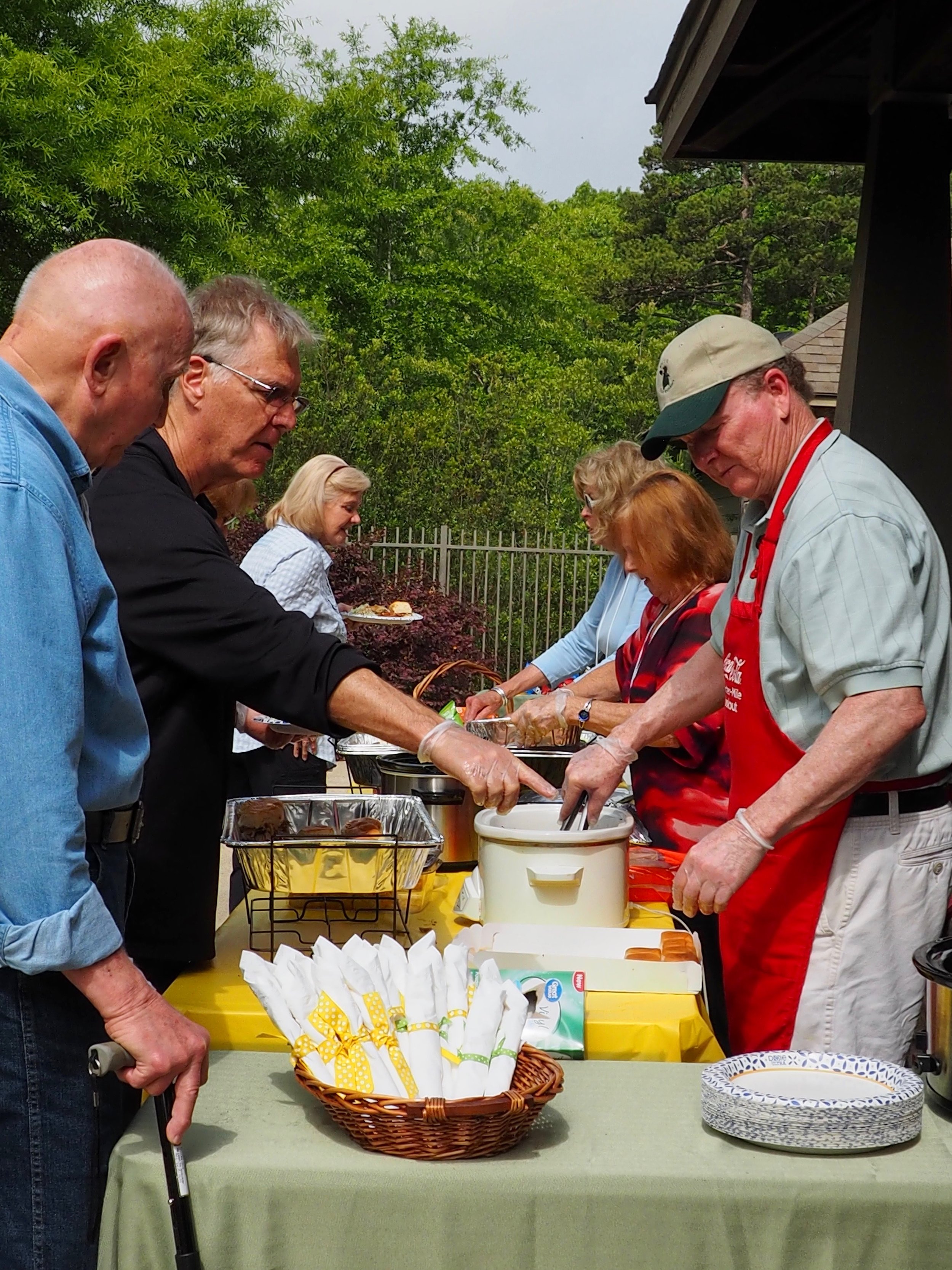  Time for the annual WFB picnic, with great food prepared by generous volunteer members. 