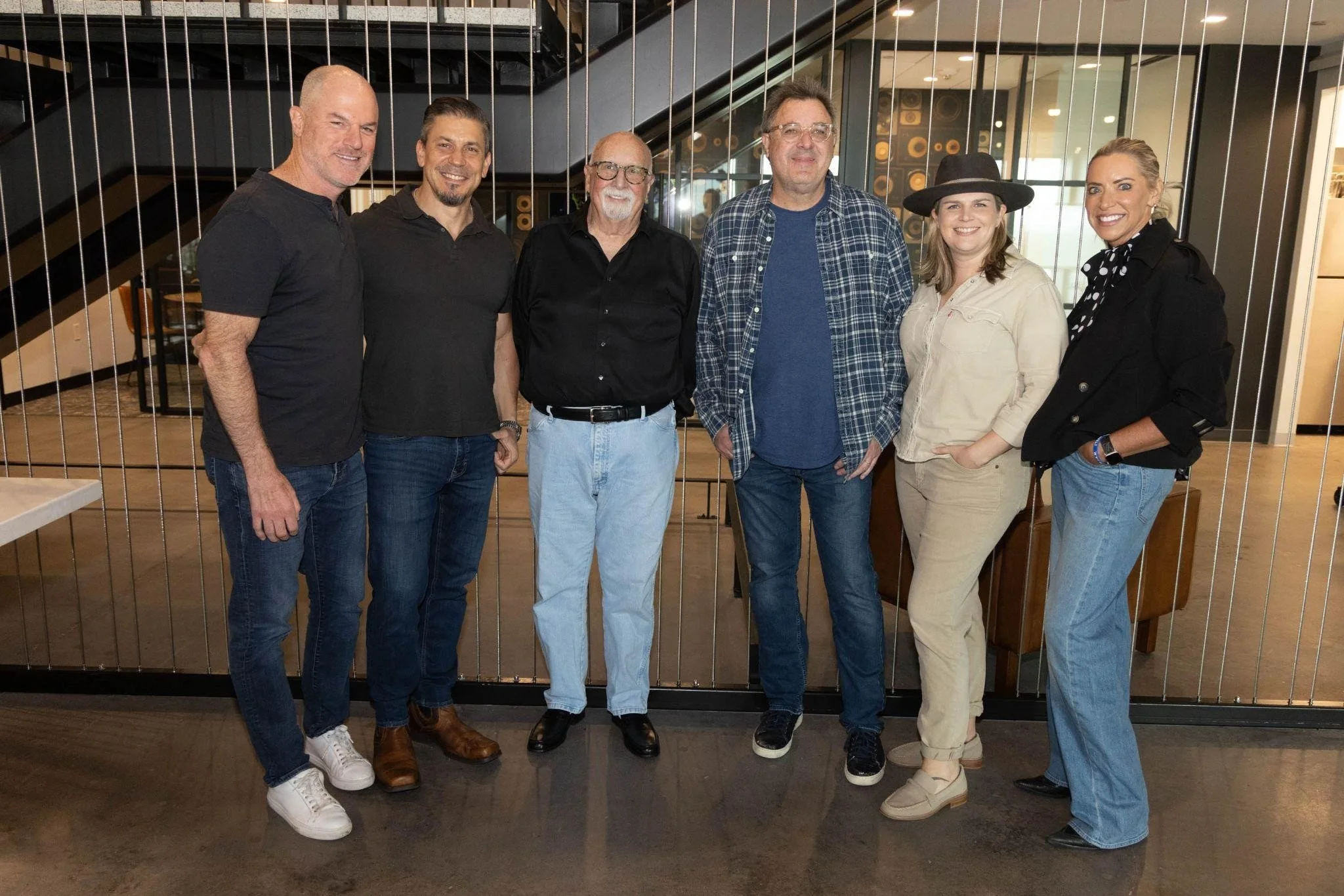 VINCE GILL SIGNS LIFETIME RECORD DEAL WITH MCA