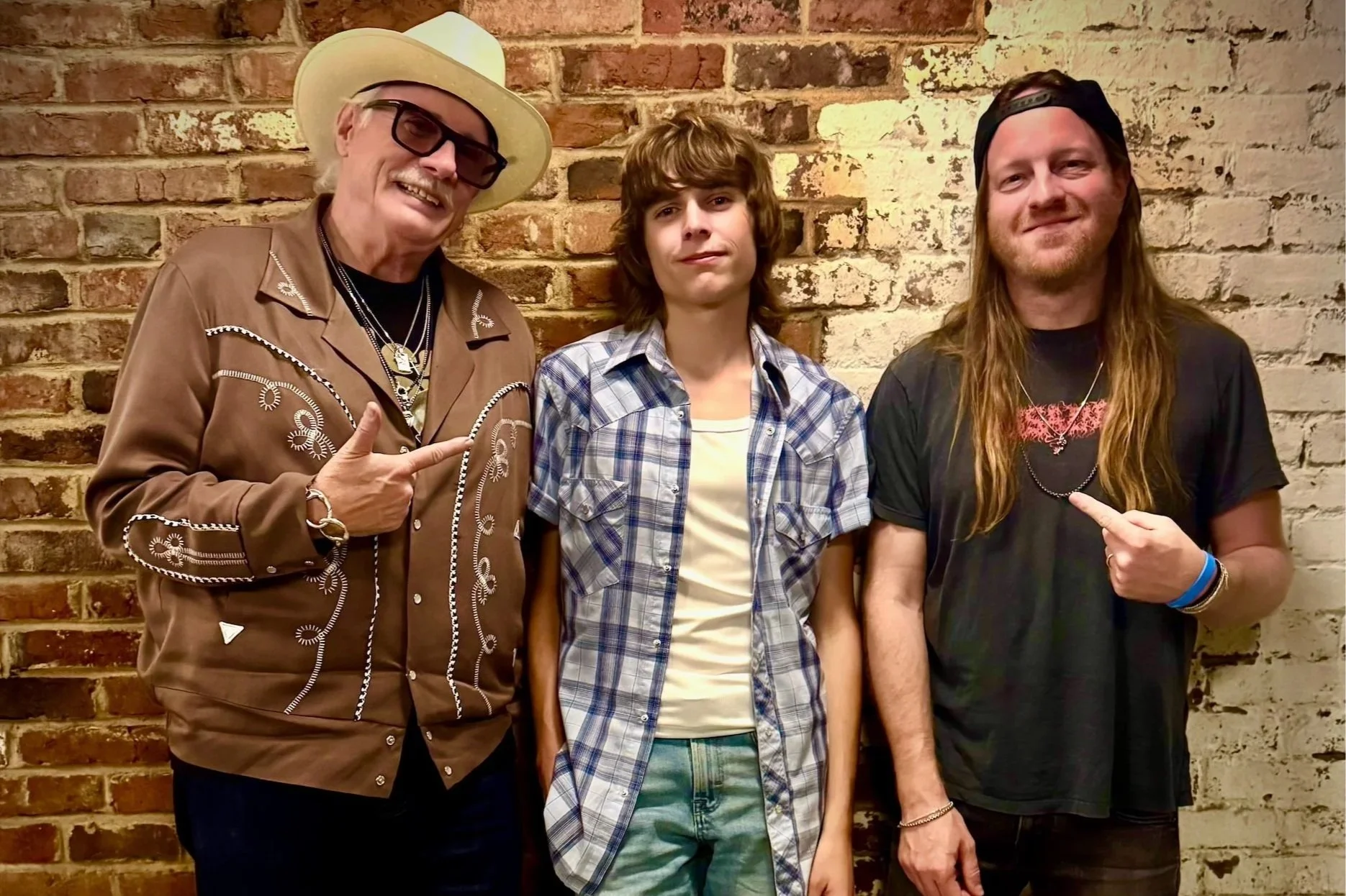 WYATT ELLIS INKS GLOBAL ADMIN DEAL