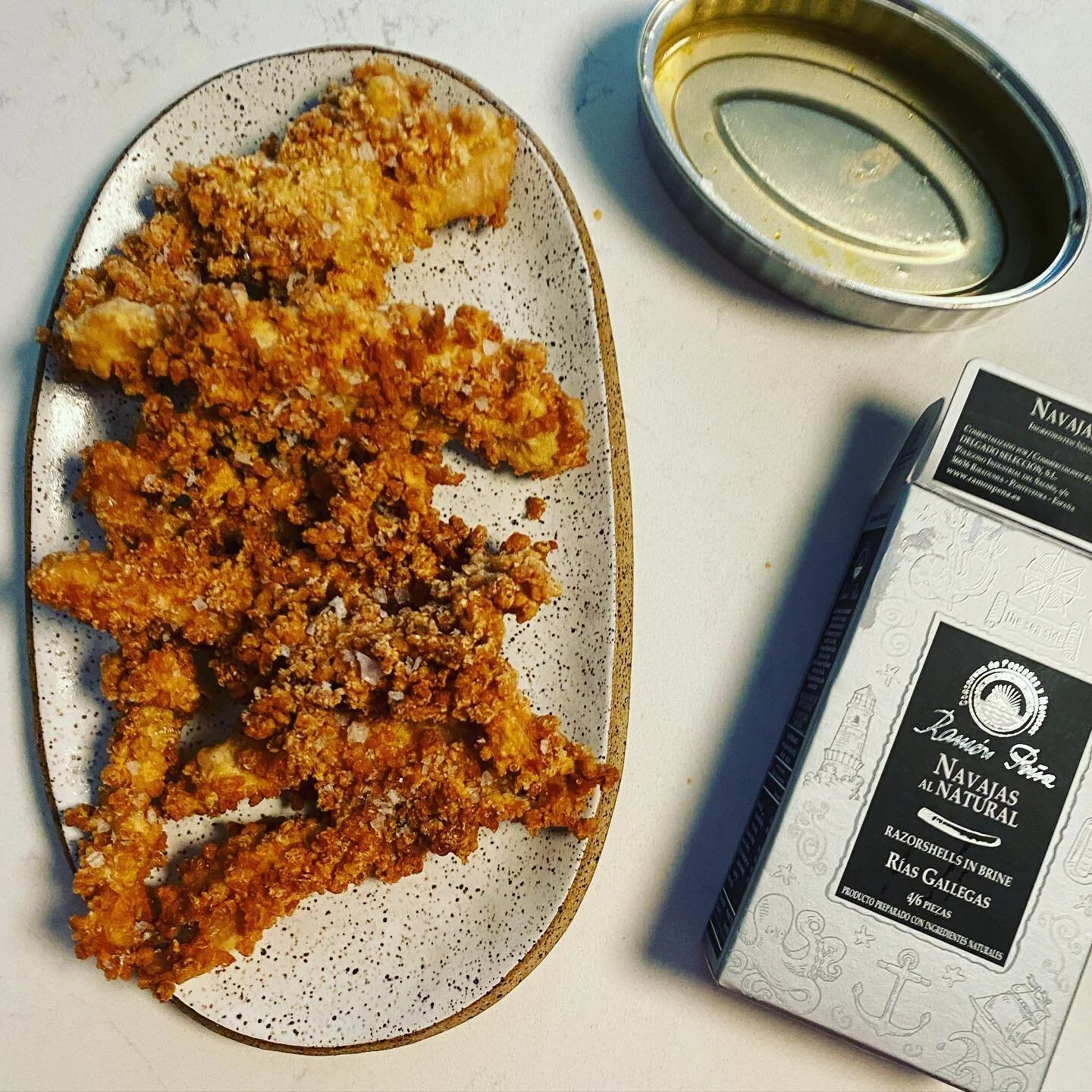 This might look like sacrilege, but I will say that these razor clams were PERFECT shallow-fried in panko. Plus I got a 6 year old to eat them. #tinnedthings #friedthings #nicecans