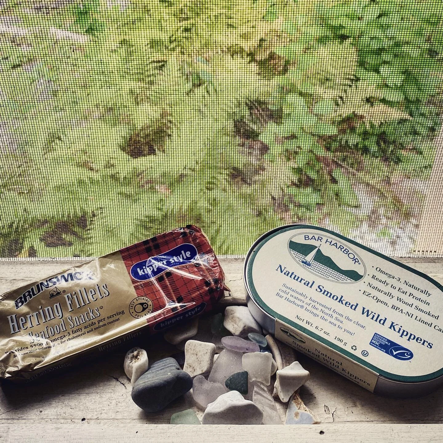 Packing for the cottage? Go for the local favorites. #tinnedthings #kippersnacks #nicecans