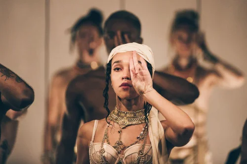 FKA twigs 3.jpg