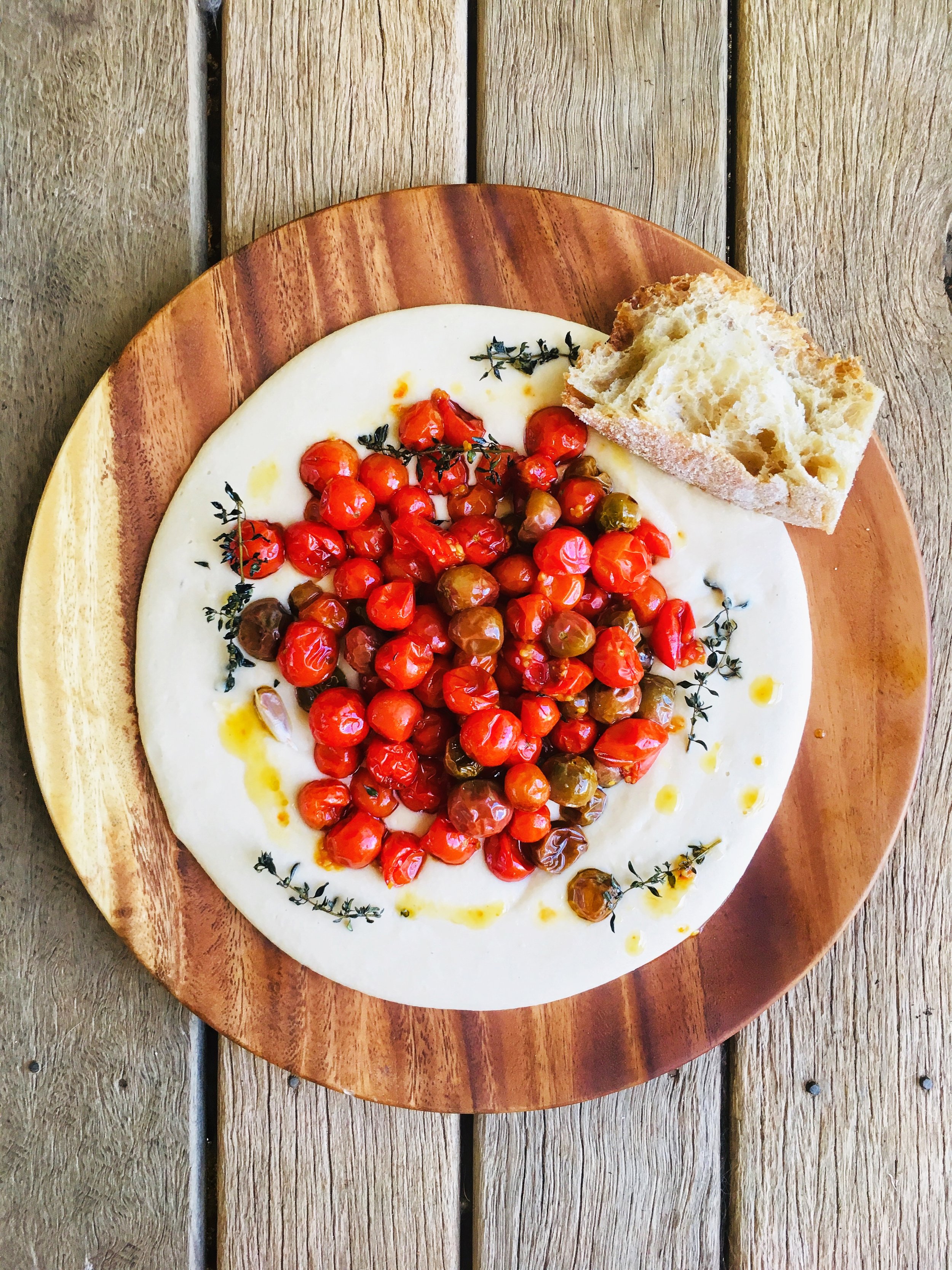 Caramelised garlic &amp; cannellini bean puree
