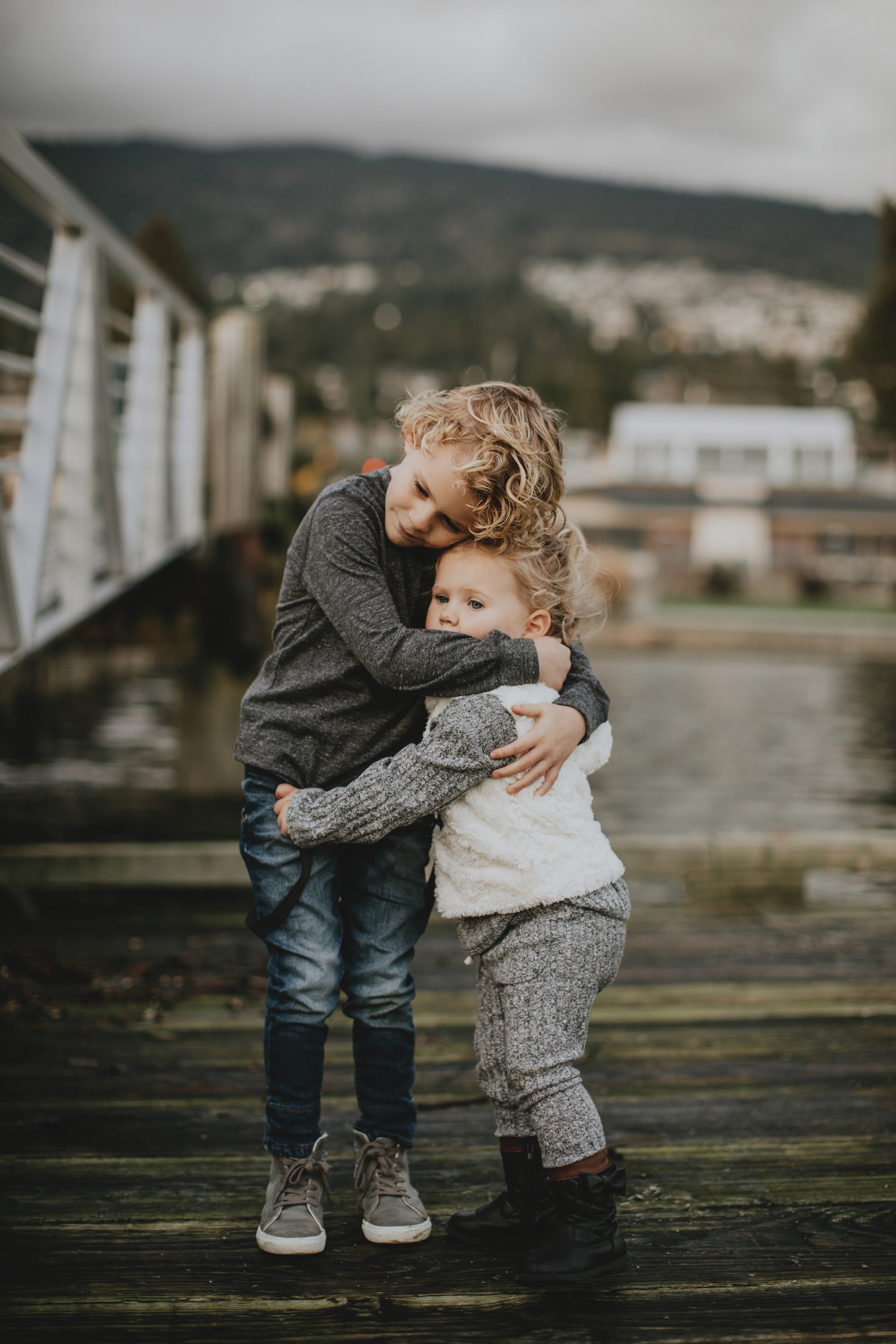 Dunderave-Pier-Family-Photos-Vancouver-3.jpg