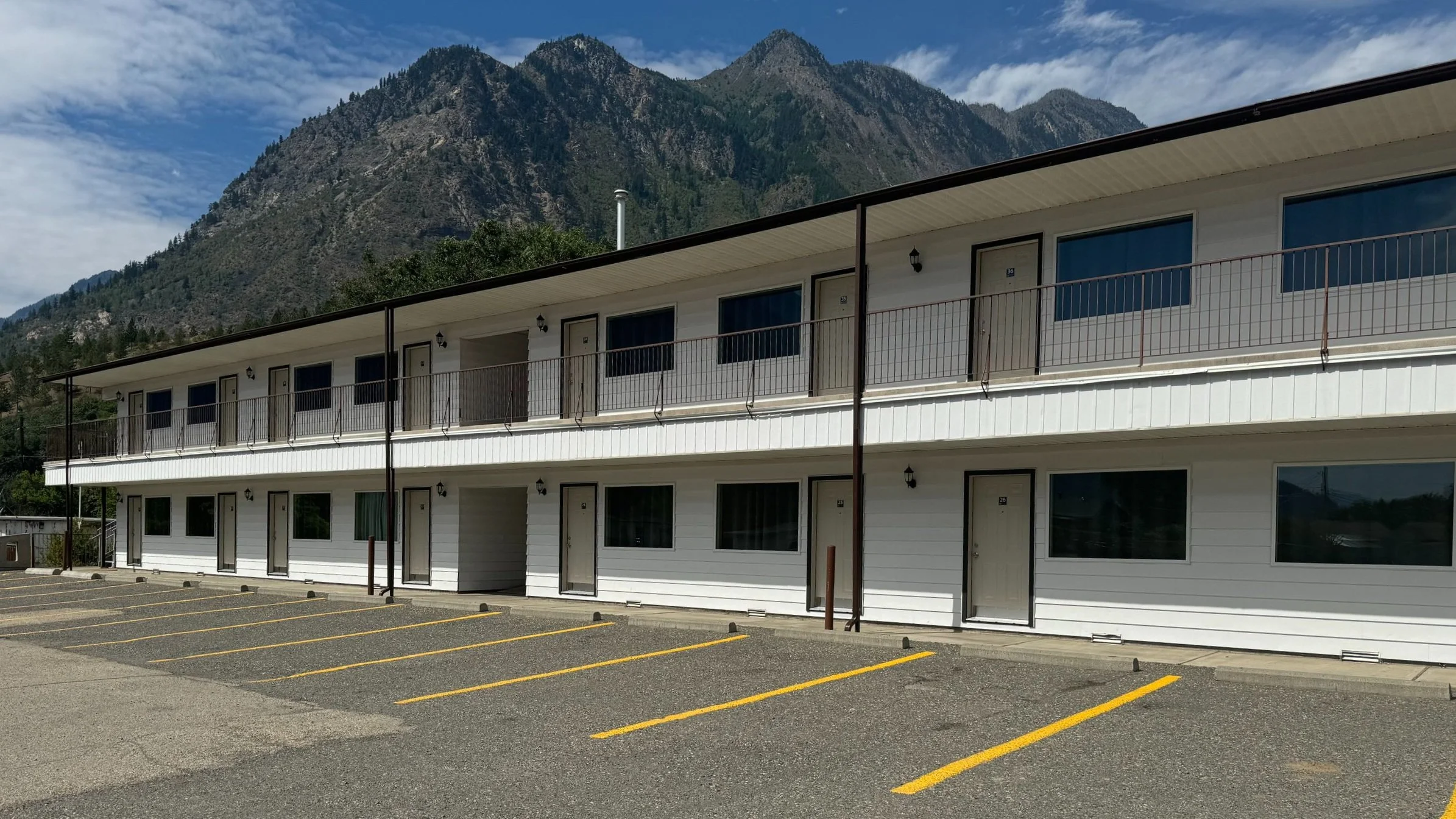 lodge1.jpg