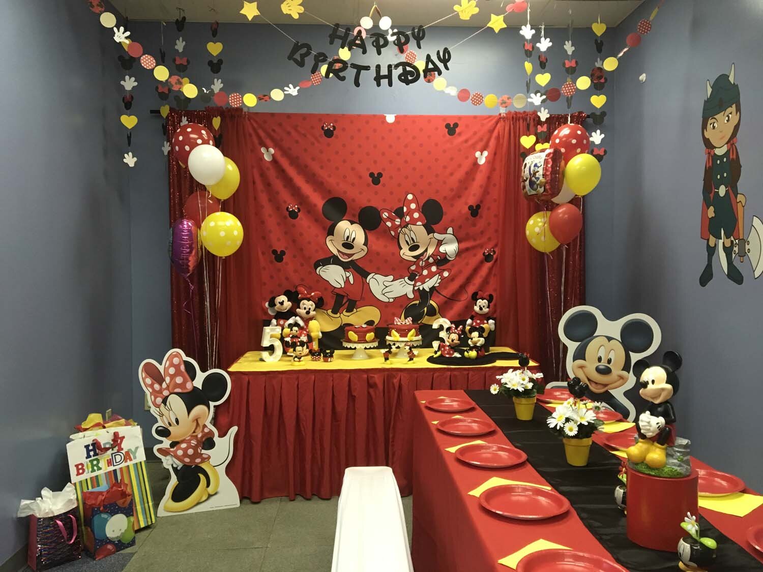 minnie mouse themed birthday party Mouse birthday minnie decorations ...