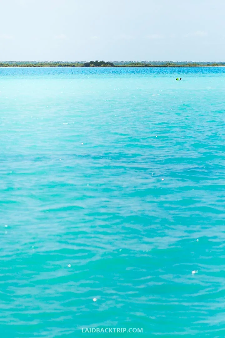 Lake of seven colors is another name for Bacalar lake.