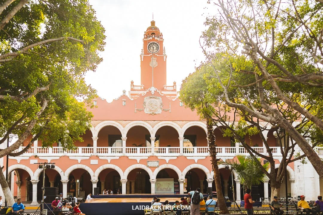 You can start your walk around the historical center of Merida on the main square.