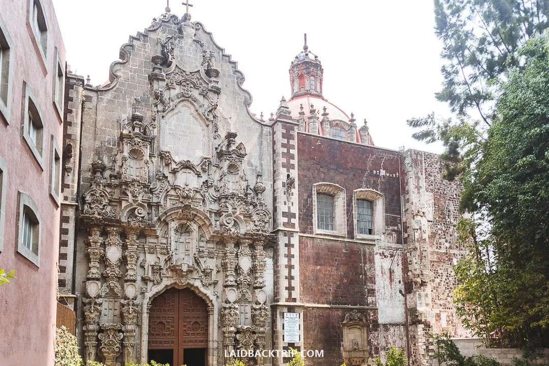 The historical area of Mexico City has many interesting buildings, museums, and churches.