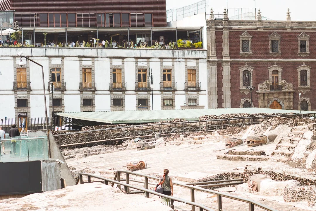 There are Mayan ruins in the city center of Mexico City.