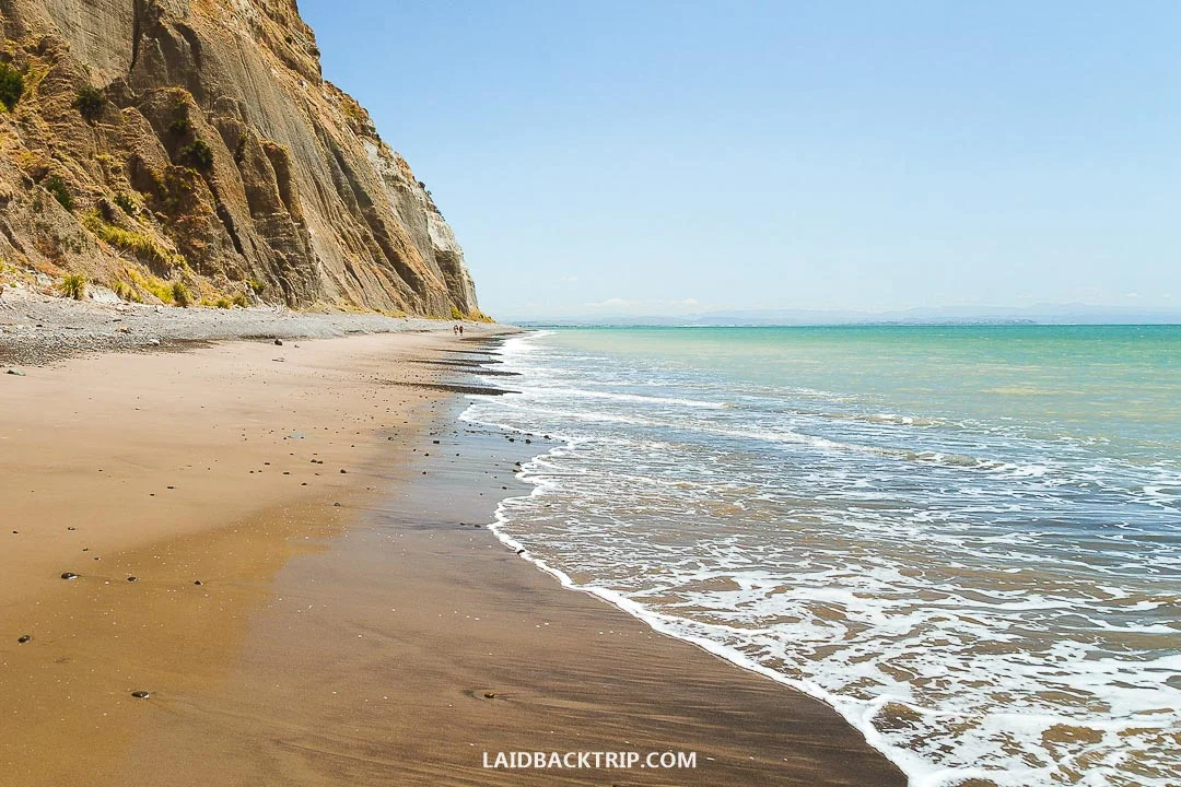 Cape Kidnappers hike is easy but long, it's 10 kilometers one way.