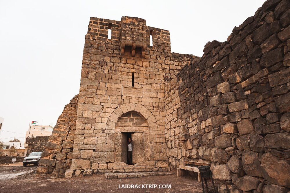 jerarquía enfermero formato Qasr Azraq: Visiting the Best Desert Castle in Jordan — LAIDBACK TRIP