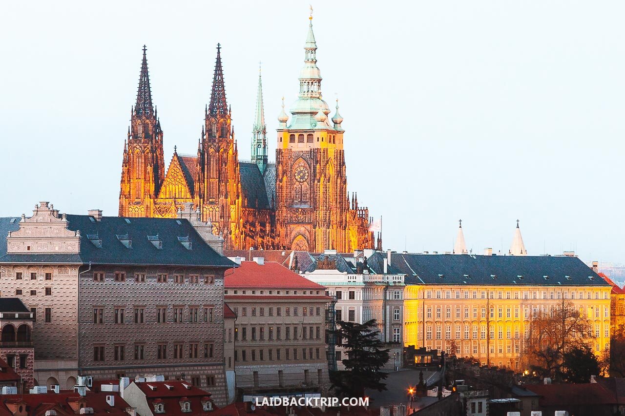 best time of day to visit prague castle