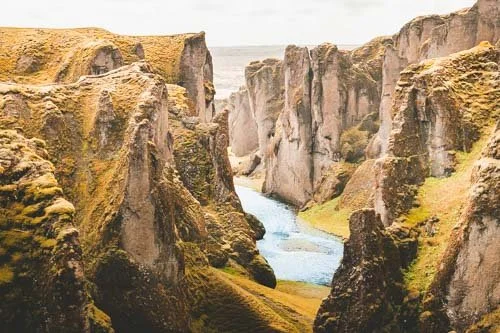 A Guide to Fjaðrárgljúfur Canyon