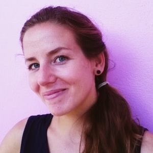 Thea Færden Bringsværd Thea has her education from Norges Dansehøyskole with a BA in Contemporary Dance (2008) and a MA from Nordic Master of Arts in Dance studies at NTNU (2015). She had the privilege of choreographing for and working with Epic Encounters, South East Asia's first and only inclusive dance company, as part of her MA thesis. She is currently working full time as a producer for Scenekunst Østfold, and as a freelance dance artist. In collaboration with Mikkel Rasmussen Hofplass she established Treskeverket Kulturproduksjoner in 2019, with a base at Skjeggeby gård in Sarpsborg. Treskeverkets first public art event was “Lysdrypp” in Vestby, a day with a focus on light art and ice music.