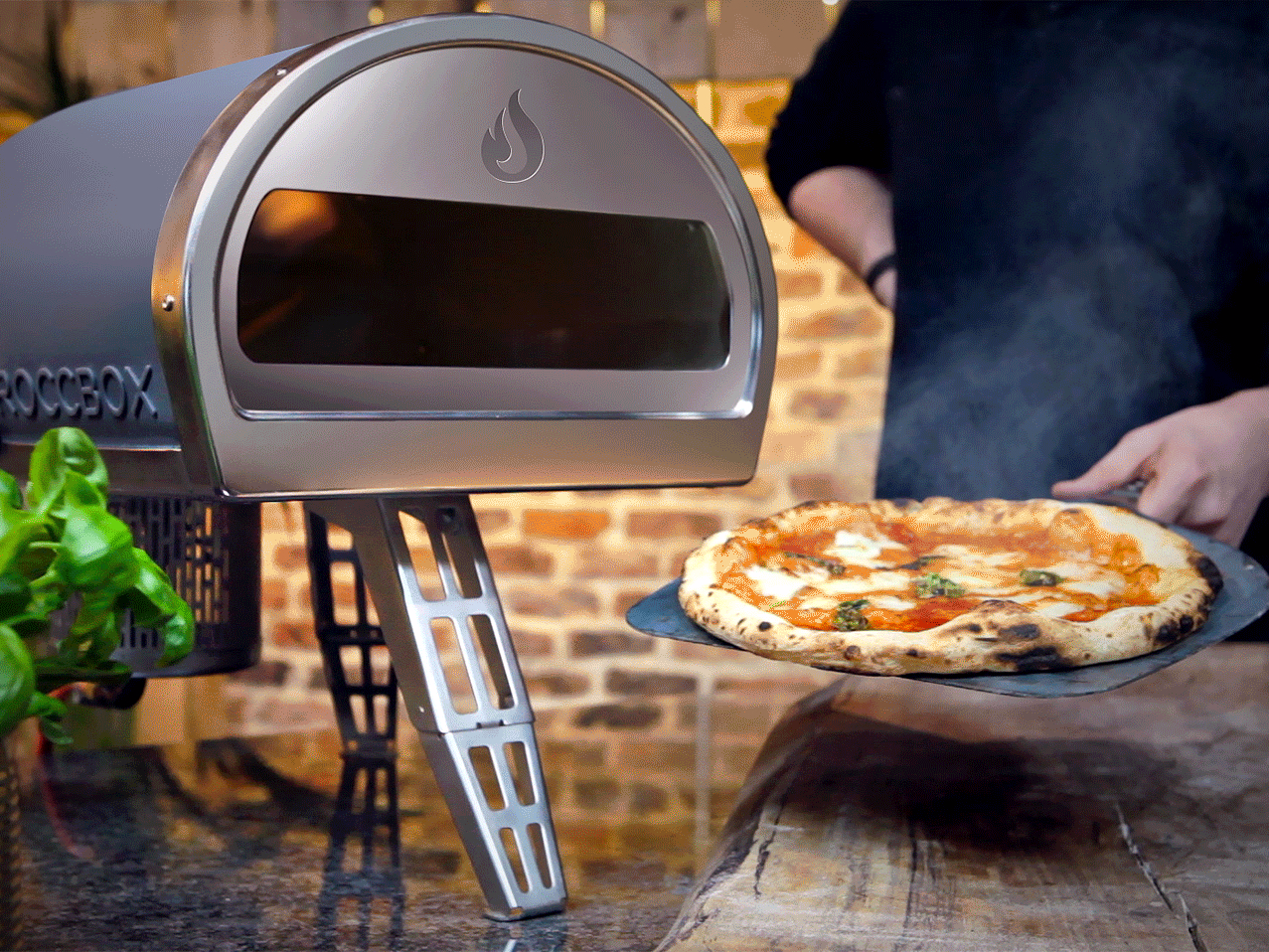 this-portable-wood-burner-cooks-your-pizza-in-90-seconds.png