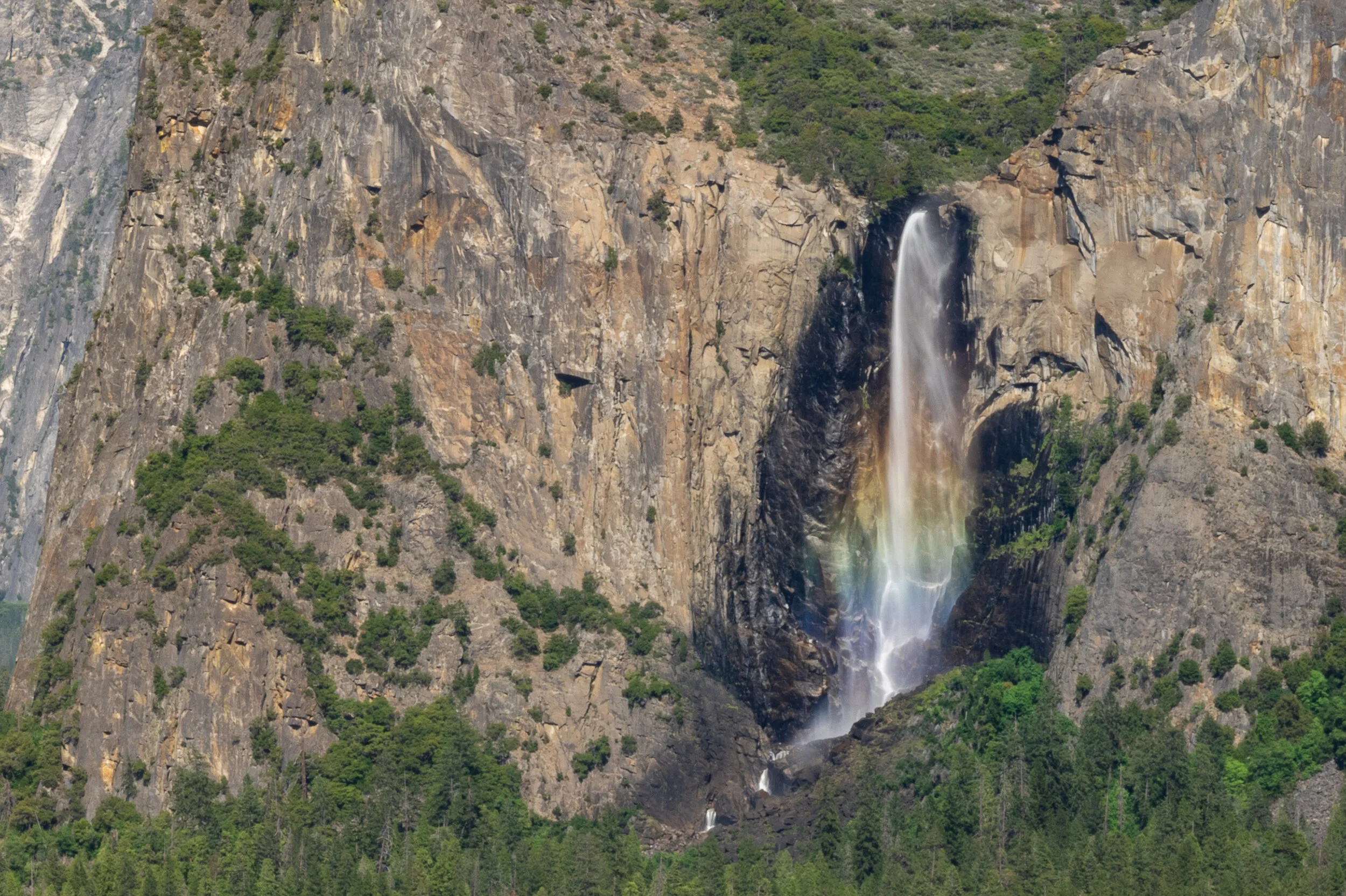 Tunnel View Overlook - Bridalviel Falls w/Rainbow rising up the Falls.