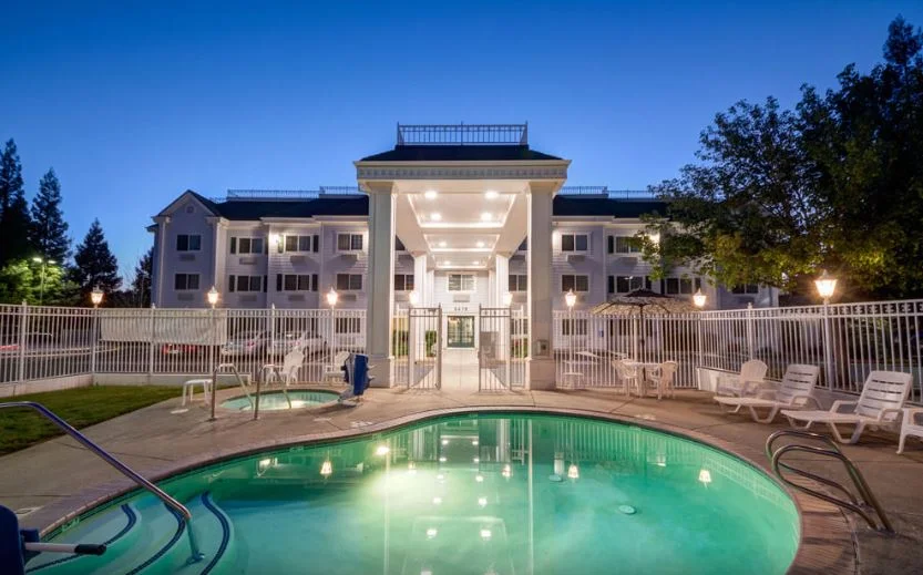 paradise hotel.JPG