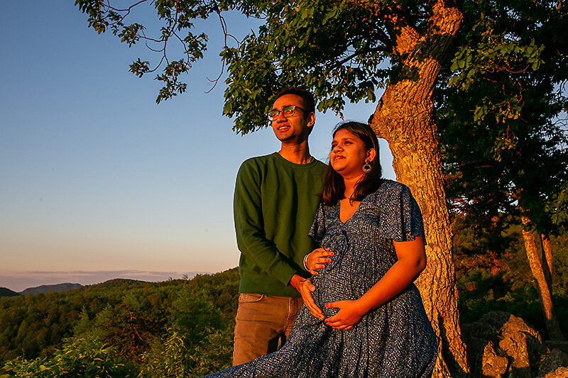 Shenandoah_Mountains_Sunrise_Maternity_Portrait_Photography_Session-07.jpg