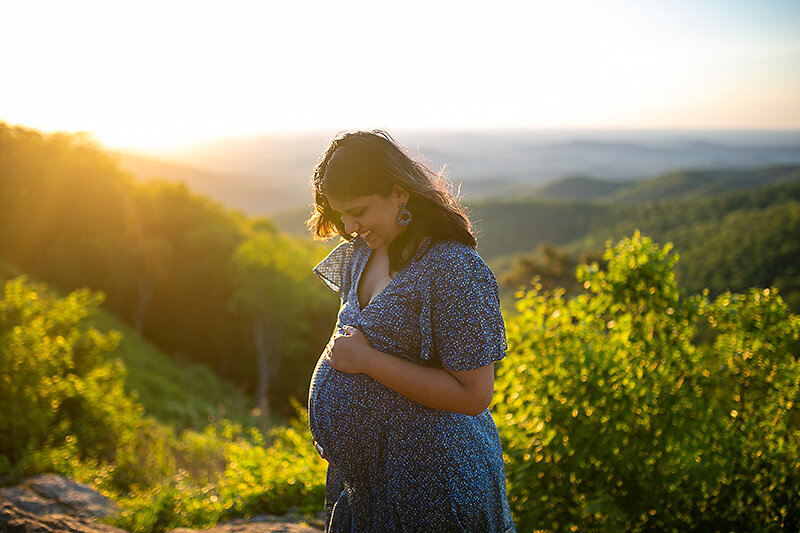 Shenandoah_Mountains_Sunrise_Maternity_Portrait_Photography_Session-10.jpg