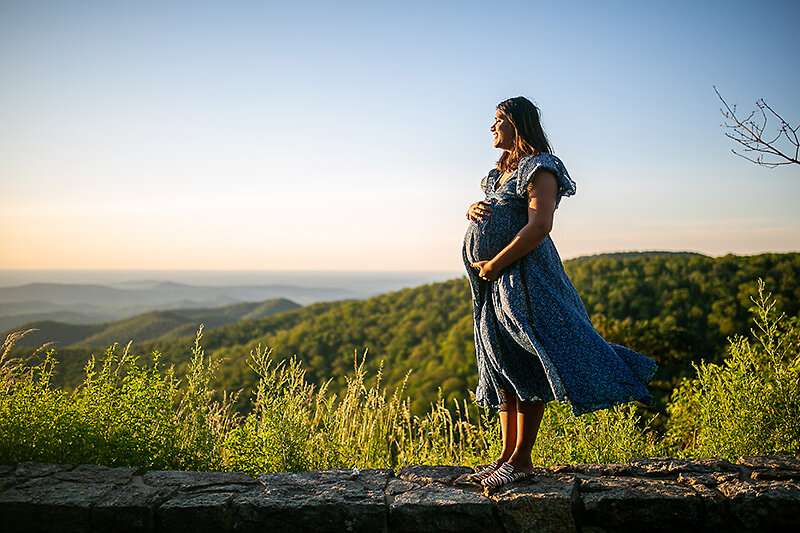 Shenandoah_Mountains_Sunrise_Maternity_Portrait_Photography_Session-16.jpg