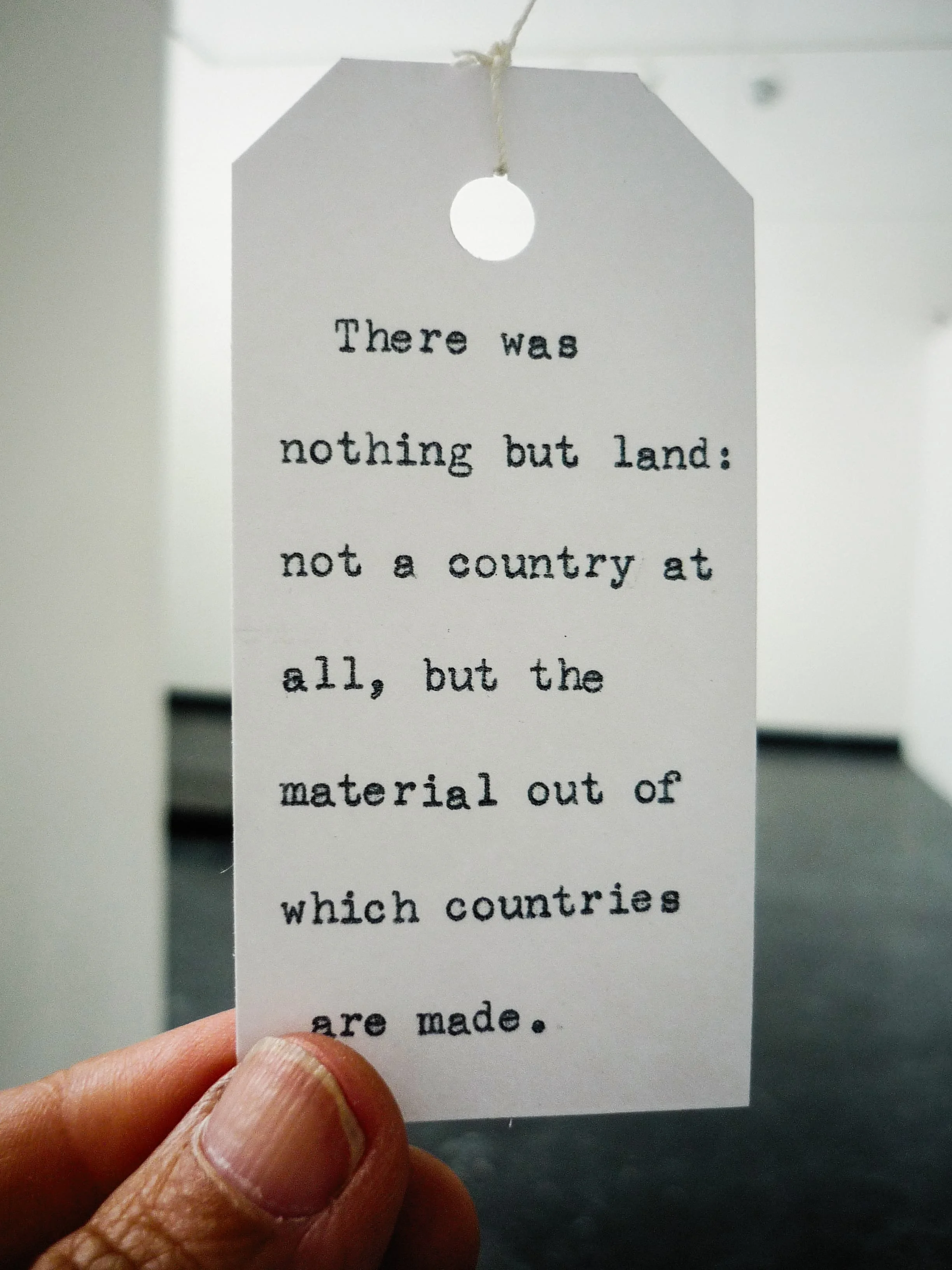  A Close Read: My Ántonia (2010) Installation 50 × 50 ft. Detail: typewriter on hang tag. Feldenheimer Gallery, Reed College, Portland, OR 