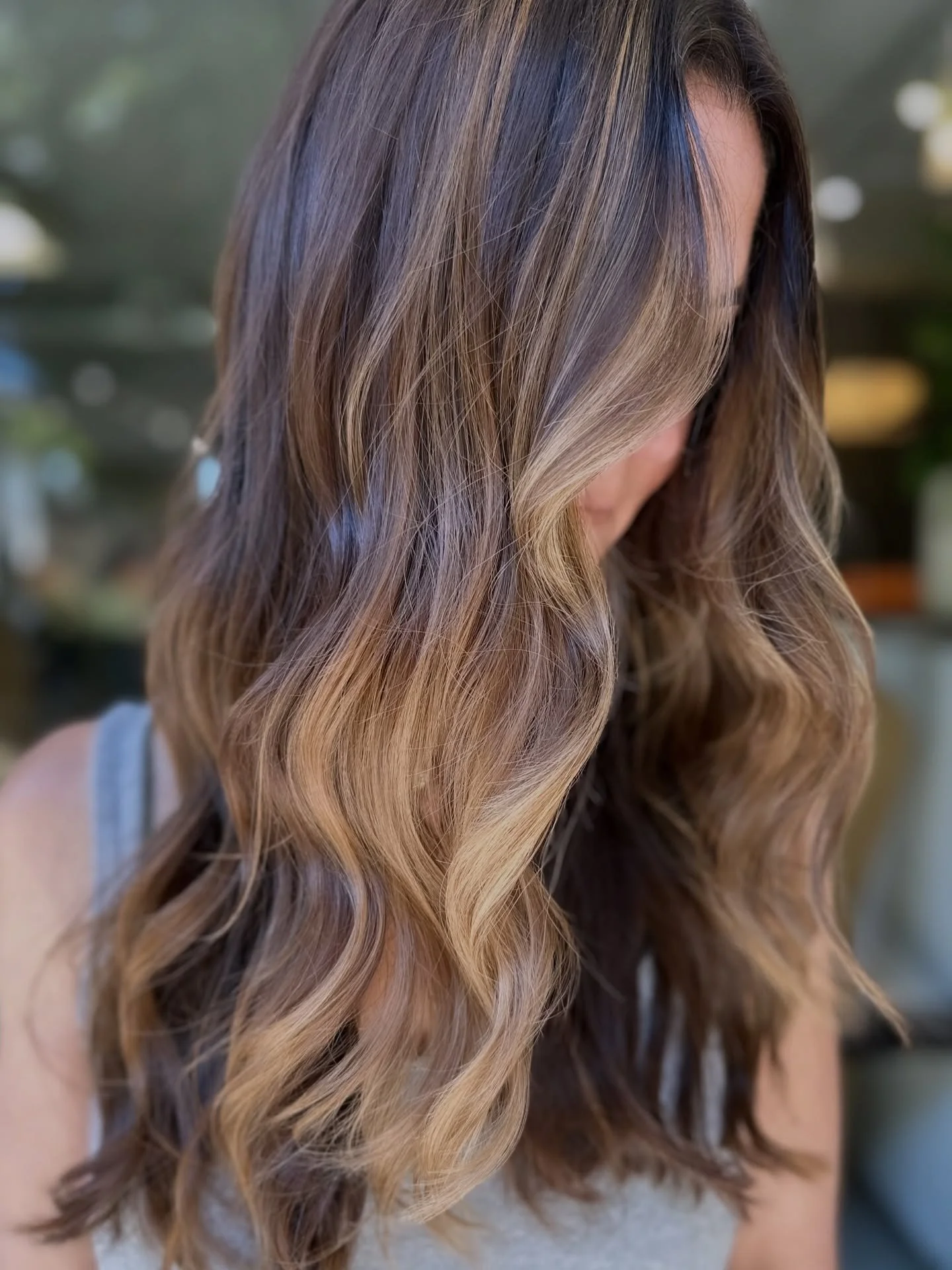 Fall 🍂 is in the air
I hope your hair is ready 
🤎🤍💛🧡🤎🤍💛🧡
.
@alissathesauce 
#igotsauced 
.
#fallhairtrends #fallhaircolor #fallhairinspo #brunettebalayage #brunettehaircolor #brunettehairgoals #dimensionalbrunette #dimensionalbalayage #behin