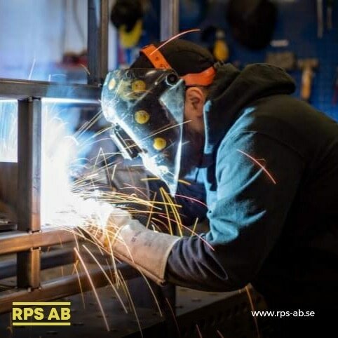 MAG welding steelframe with #Kemppi power! 
#mag #mig #welding #partille #rpsab #metalwork #slowshutter @anttonen_arts