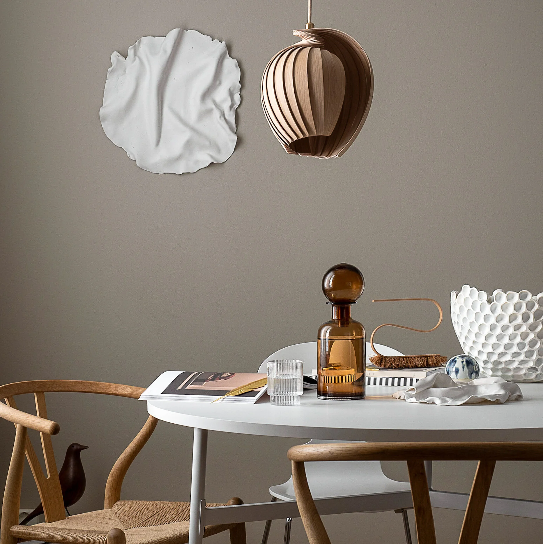 Bone White - Works of art on the wall and surface