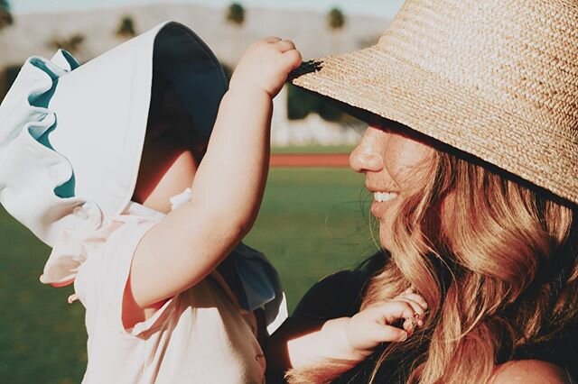 Staying protected from that desert sun 🌵☀️ Colette wears the absolute best bonnet from @thebeaufortbonnetcompany (thank you, @allisonstilesatl!!)